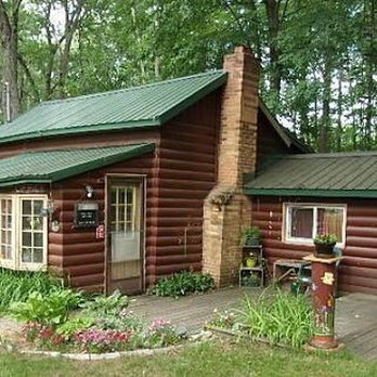 Highway 31 Cabins - Vacation Rentals Near Me - Free Soil, Michigan