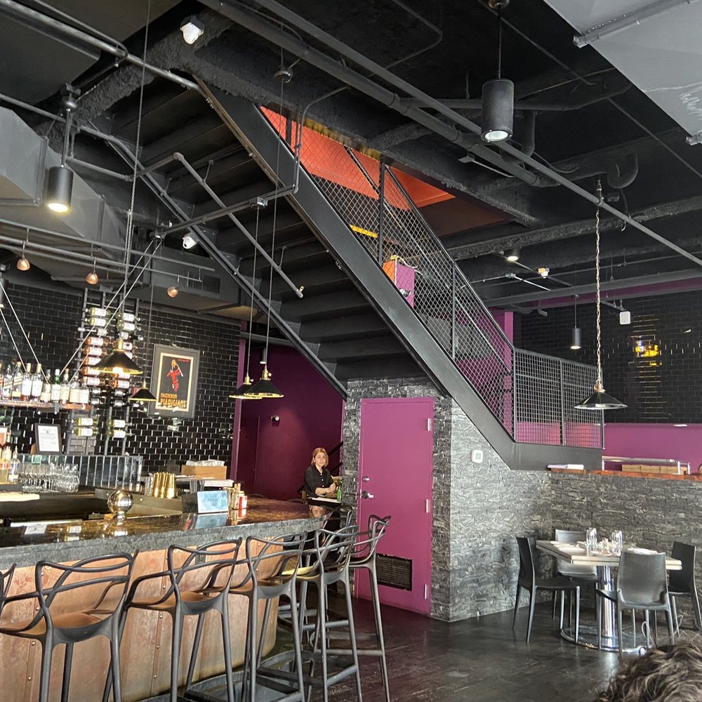 JT’s Restaurant - Bar area early on Sunday - Pizza Near Me - Buffalo, New York JT’s Restaurant - Bar area early on Sunday - Pizza Near Me - Buffalo, New York