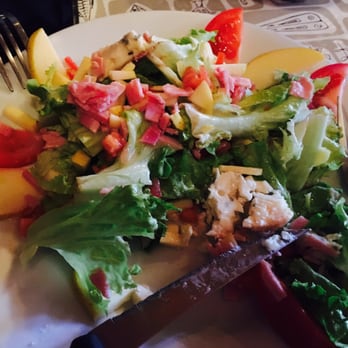 Bistro des Augustins - Salade - Bistros Near Me - Paris, 75 Bistro des Augustins - Salade - Bistros Near Me - Paris, 75