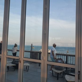 Offshore Rooftop - New American Near Me - Chicago, Illinois