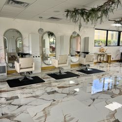 Elle Noir Salon