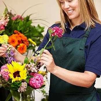 In Full Bloom - Florists Near Me - Winnipeg, Manitoba In Full Bloom - Florists Near Me - Winnipeg, Manitoba