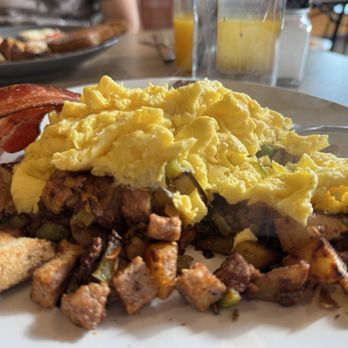 Oaks Eatery - Steak hash has a bit of marinara w whole fennel seeds omg yummmm - Breakfast & Brunch Near Me - Three Oaks, Michigan