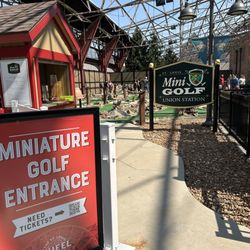 St. Louis Union Station Mini Golf