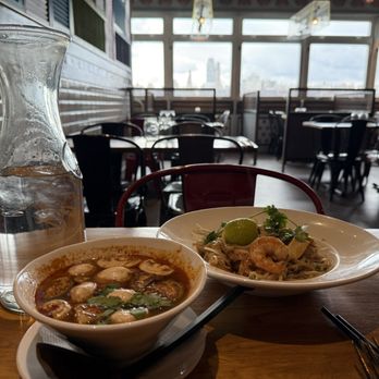 SEAK - Pad Thai Lunch - Vietnamese Near Me - Edgewater, New Jersey