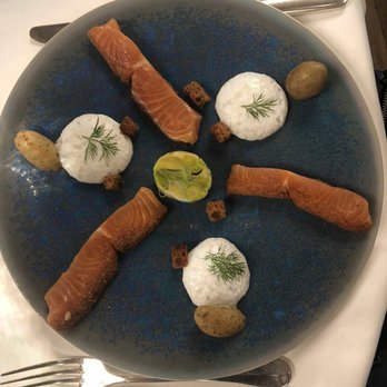 Le Train Bleu - Smoked salmon appetizer - French Near Me - Paris, 75 Le Train Bleu - Smoked salmon appetizer - French Near Me - Paris, 75