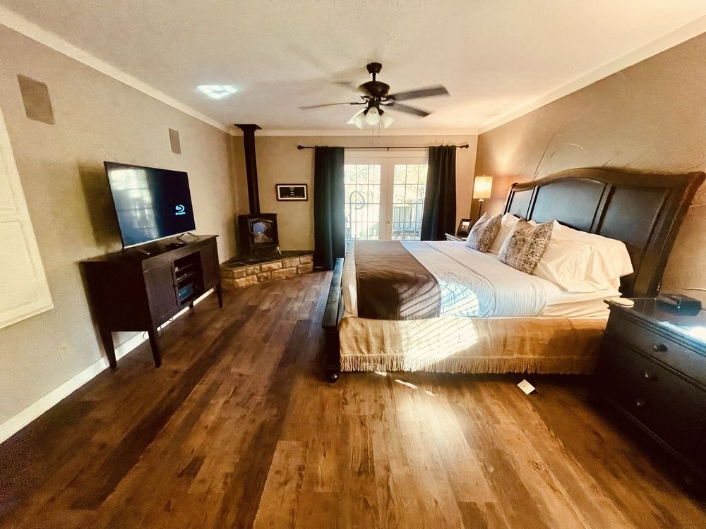 Glenlaurel, A Scottish Inn & Cottages