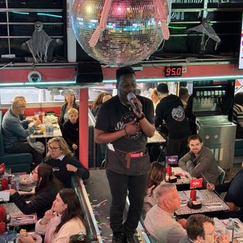 Ellen's Stardust Diner - Singer - Diners Near Me - New York, New York