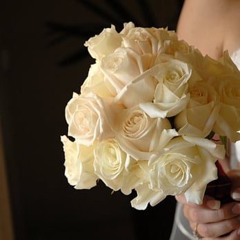 Bloomies Studio - Roses from Bloomies on main - Florists Near Me - Pleasanton, California