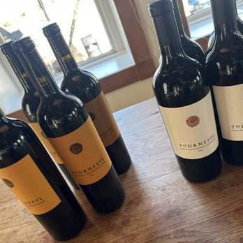 Vintner's Collective - Napa Valley - Wine Tasting Room Near Me - Napa, California