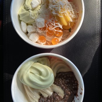 16 Handles - Mango on top, coffee on the bottom - Ice Cream & Frozen Yogurt Near Me - Stamford, Connecticut