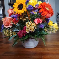 Bonham Floral And Green House - A beautiful arrangement that I'm happy to gift