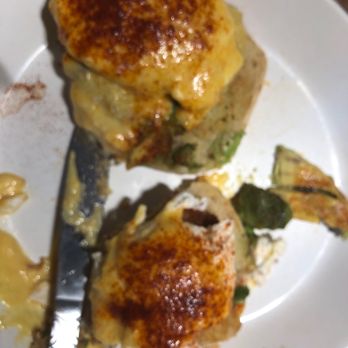 Huckleberry’s Breakfast and Lunch - Crab Cake Benedict - Breakfast & Brunch Near Me - Elk Grove, California