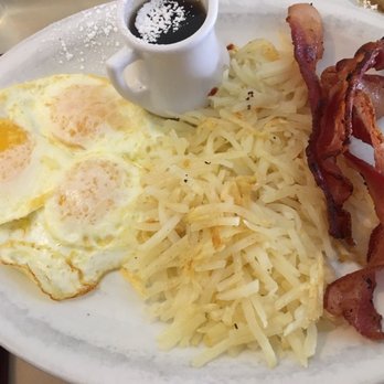 Bear Paw Cafe - Eggs over medium, bacon, and hash browns. - Coffee & Tea Near Me - St. George, Utah