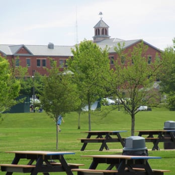 Memorial Park - Lots of picnic tables - Parks Near Me - Scarborough, Maine Memorial Park - Lots of picnic tables - Parks Near Me - Scarborough, Maine