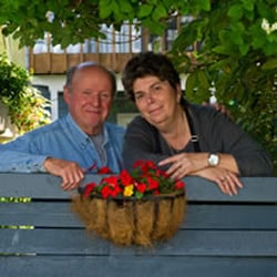 Guest House Bed and Breakfast - Innkeepers Tom and Linda