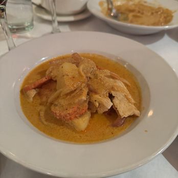 Yum Yum Too - Karee - Mild yellow curry simmered with potatoes onions and carrot with Pork - Thai Near Me - New York, New York