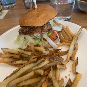 Bear Branch Tavern - Chicken sandwich - New American Near Me - Vienna, Virginia