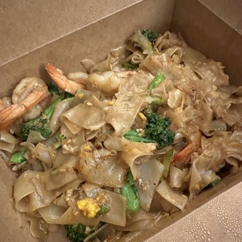 Khob Khun - Pad see ew with shrimp - Thai Near Me - Portland, Oregon Khob Khun - Pad see ew with shrimp - Thai Near Me - Portland, Oregon