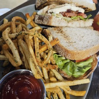 Versi Vino - B blt - Wine Bars Near Me - Maple Shade, New Jersey Versi Vino - B blt - Wine Bars Near Me - Maple Shade, New Jersey