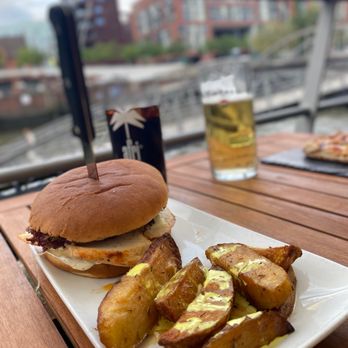 Wavecity - Kitchen & Bar - Der Chicken Burger für 10€! Wahr sehr lecker - Pizza Near Me - Hamburg, HH Wavecity - Kitchen & Bar - Der Chicken Burger für 10€! Wahr sehr lecker - Pizza Near Me - Hamburg, HH