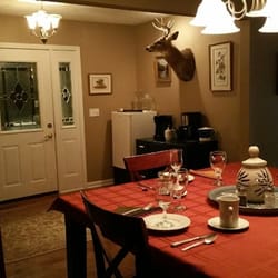 Acorn Ridge - Come join us in the breakfast room for delicious meaks.