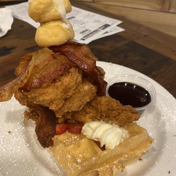 Maple Leaf Diner - American Near Me - Dallas, Texas