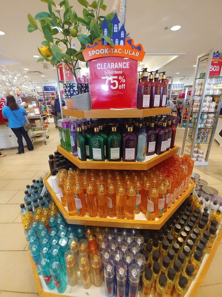 BATH & BODY WORKS 3001 S Washburn St, Oshkosh, Wisconsin Cosmetics