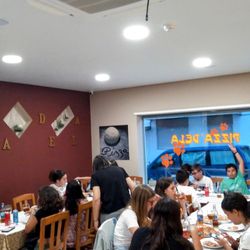 Pizzaria Pizzadela - This is most of the dining room, which filled up shortly after I arrived for a little party and one person had to be the comedian