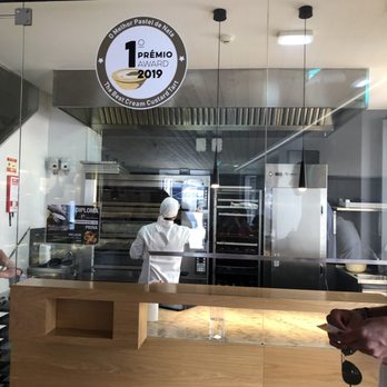 Pastelaria Santo António - The actual bakery. As I said: they won 1st prize for their Pasteis de Nata in 2019 - Bakeries Near Me - Lisbon, 11