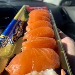 Nakata Sushi & Japanese Food - Salmon Nigiri 8 Pieces
