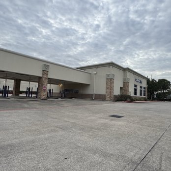 Capital One Bank - Drive through windows are in the back - Banks & Credit Unions Near Me - Humble, Texas