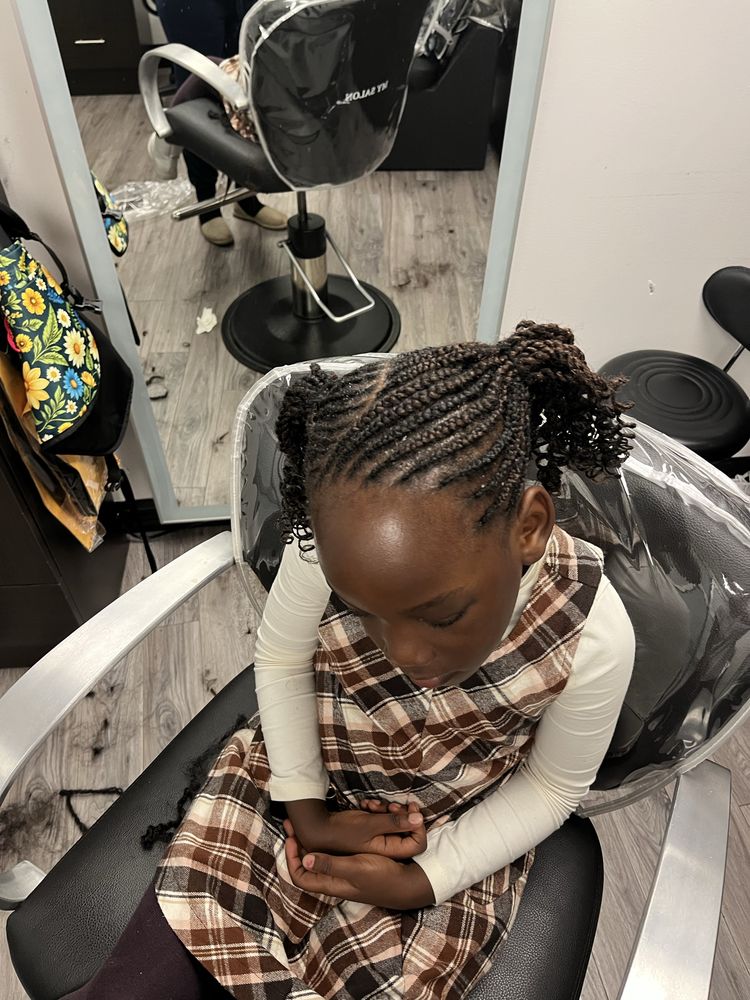 Binti Touches Hair Styles Logo