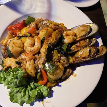 De Rice - Brown Rice w/ Seafood - so amazing! The name is too humble for the dish. Everyone wanted some!! - Thai Near Me - Johnston, Iowa