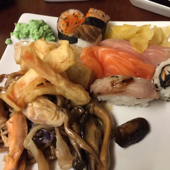 Fazendola - Yaki soba, mushrooms, fried squid, and a bunch of different types of sashimi and sushi - Fondue Near Me - Rio de Janeiro, RJ Fazendola - Yaki soba, mushrooms, fried squid, and a bunch of different types of sashimi and sushi - Fondue Near Me - Rio de Janeiro, RJ