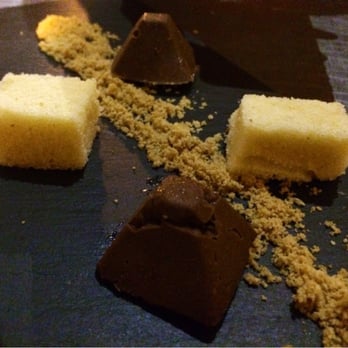 Iberia Gastrobar - Complementary choc and sponge cake bite - Gastropubs Near Me - Xàbia, A