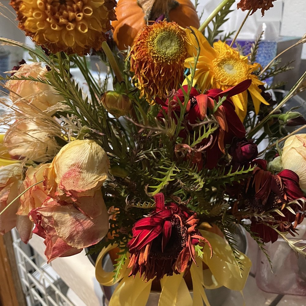 Av Flowers - Flowers began dying the same die I received them. - Floral Designers Near Me - Palmdale, California Av Flowers - Flowers began dying the same die I received them. - Floral Designers Near Me - Palmdale, California