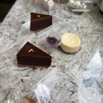 Artizen - 4.3.21 Chocolate cake, blueberry cheesecake - Cafes Near Me - Honolulu, Hawaii Artizen - 4.3.21 Chocolate cake, blueberry cheesecake - Cafes Near Me - Honolulu, Hawaii