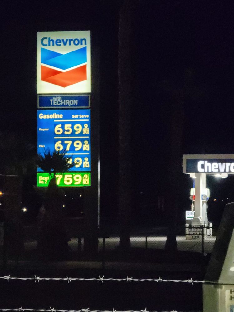 CHEVRON Updated September 2024 17 Reviews 810 E Broadway St, Needles, California Gas