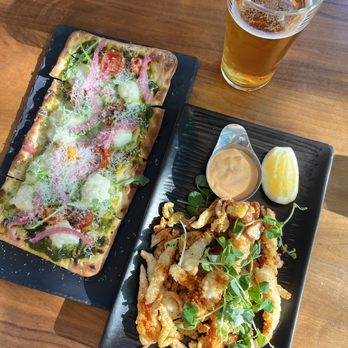 Showcase Restaurant & Bar - Flatbread, Calamari, Draft beer - Seafood Near Me - Vancouver, British Columbia Showcase Restaurant & Bar - Flatbread, Calamari, Draft beer - Seafood Near Me - Vancouver, British Columbia