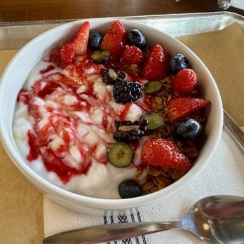Stone Creek Coffee - Berries and yogurt - Breakfast & Brunch Near Me - Whitefish Bay, Wisconsin Stone Creek Coffee - Berries and yogurt - Breakfast & Brunch Near Me - Whitefish Bay, Wisconsin