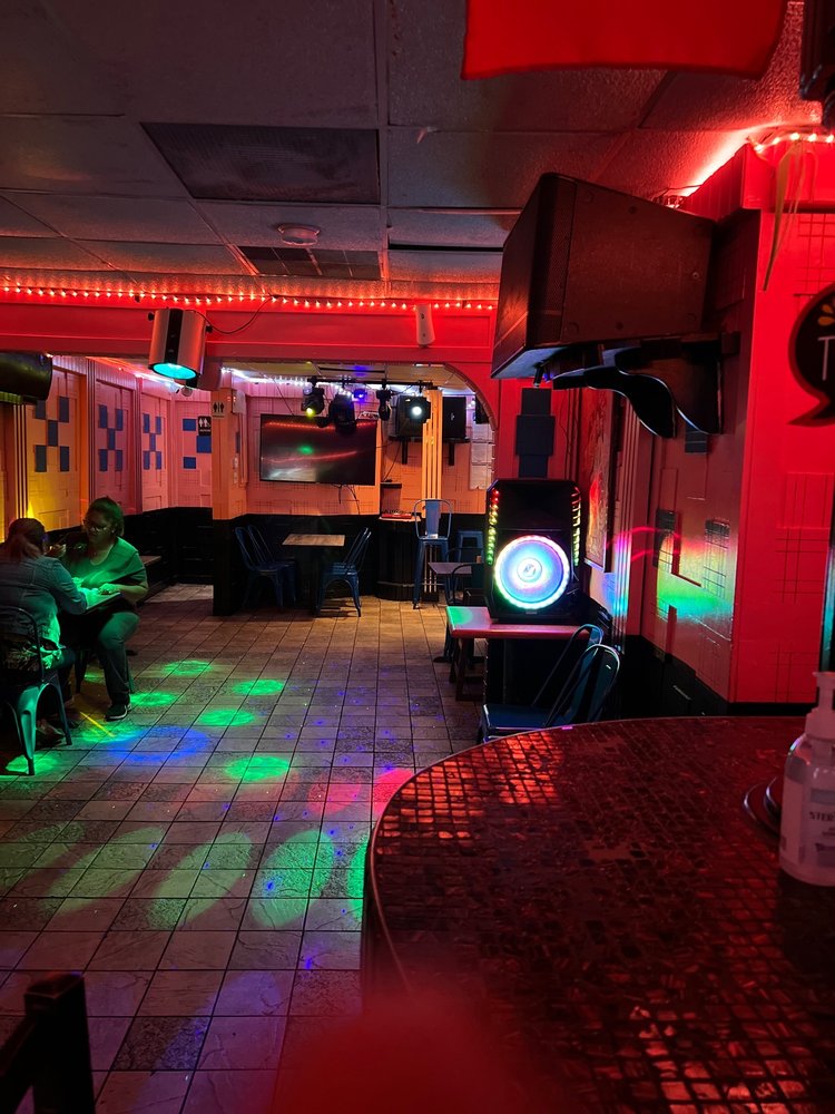 Los Compadres Restaurant & Bar