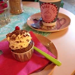 Eat More Cake - Cappuccino und Schoko-Kirsch Cupcake!