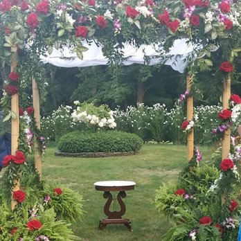 Imondi Florist - Florists Near Me - Pawtucket, Rhode Island