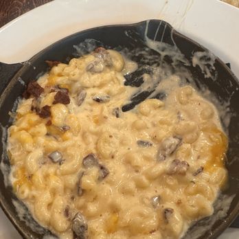 Scratch Kitchen - Cajun Bacon Mac & Cheese - Breakfast & Brunch Near Me - Honolulu, Hawaii