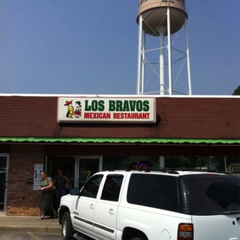 Los Bravos Mexica Restaurant - the front of the restaurant - Mexican Near Me - Loogootee, Indiana Los Bravos Mexica Restaurant - the front of the restaurant - Mexican Near Me - Loogootee, Indiana
