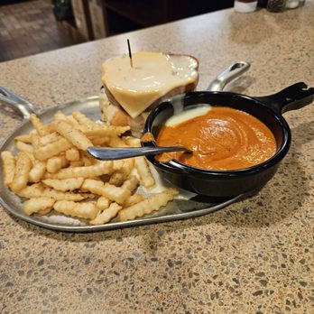 Iron Skillet - American Near Me - Kenly, North Carolina