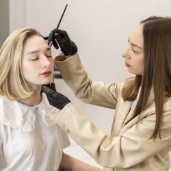 V-BEAUTY  - Brow tint