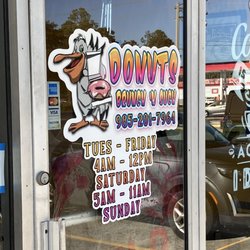 Donuts Bunch 'n Such - The front door of the donut shop.