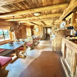 Daniel Baita Hutte - Interior dining area